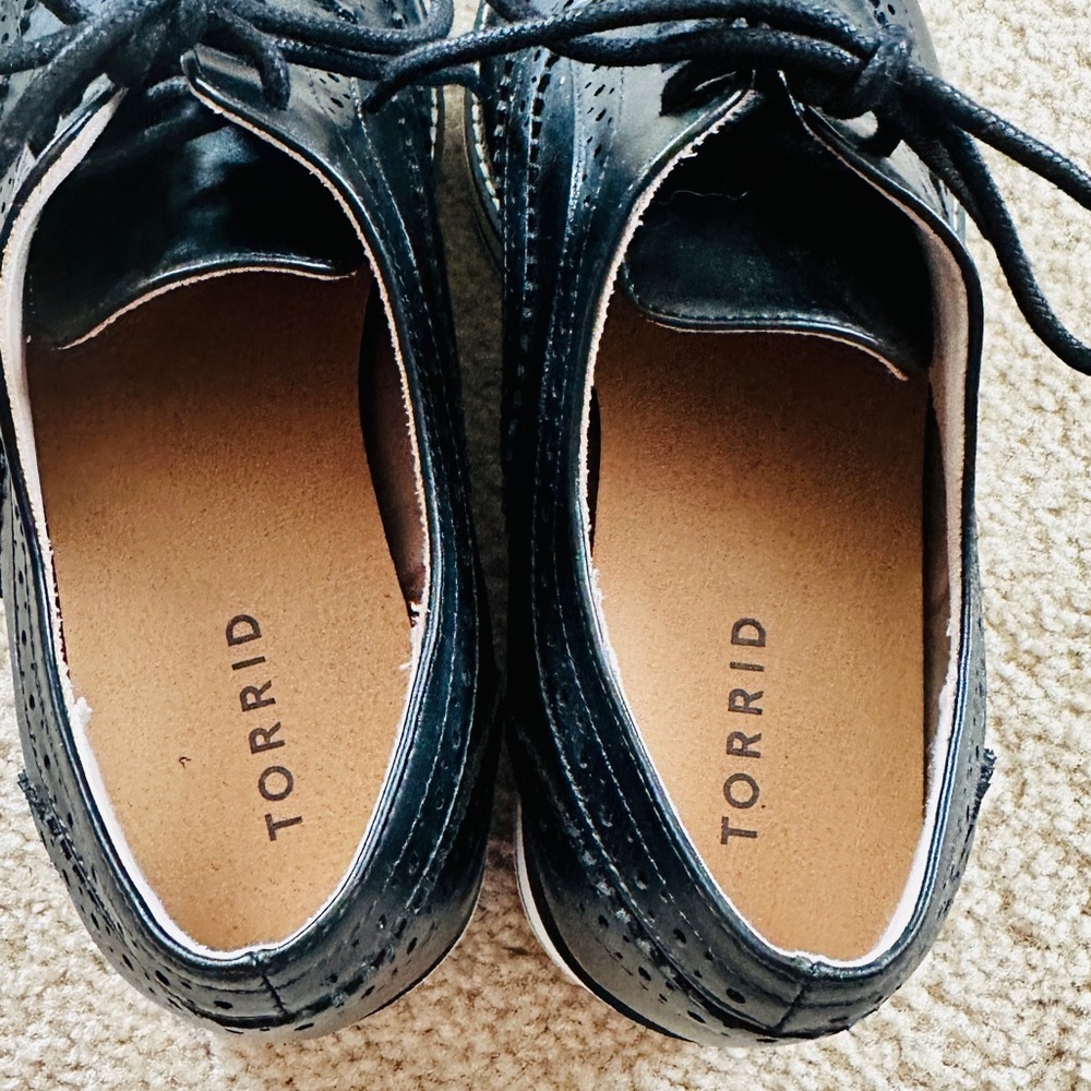 Black Oxford Tie Shoes - Picture 5 of 9